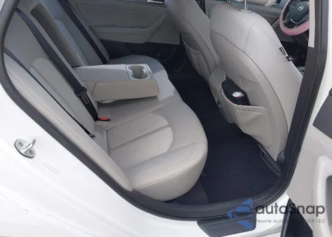 2016 Hyundai Sonata Hybrid/Se from USA, damaged, VIN KMHE24L16GA038859